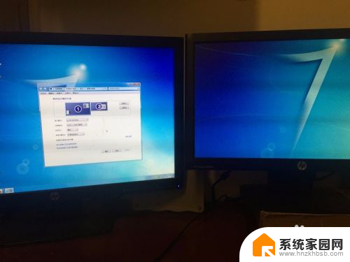 一台电脑用两个显示器怎么设置 怎么连接电脑和两个显示器