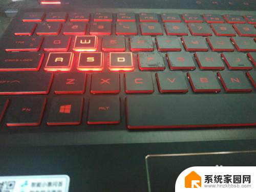 电脑上的键盘哪个是发光键? 笔记本键盘背光不亮按哪个键
