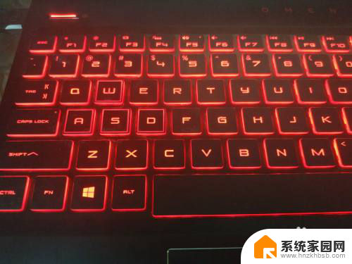电脑上的键盘哪个是发光键? 笔记本键盘背光不亮按哪个键